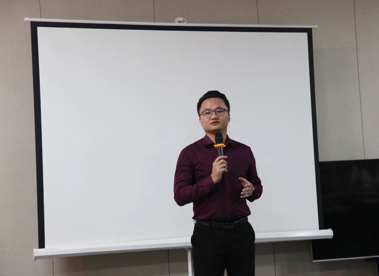 草莓短视频APP下载-蔡少鹏
